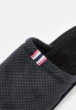 Pier One Kapcie - Black 9 Pier One Kapcie - Black -Pier One 0379114a66bd48d881979d3d1b73626d