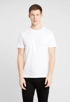 Pier One 5 PACK - T-shirt Basic - White 7 Pier One 5 PACK - T-shirt Basic - White -Pier One 09629680fd4c490bb0c8df506a9891fc