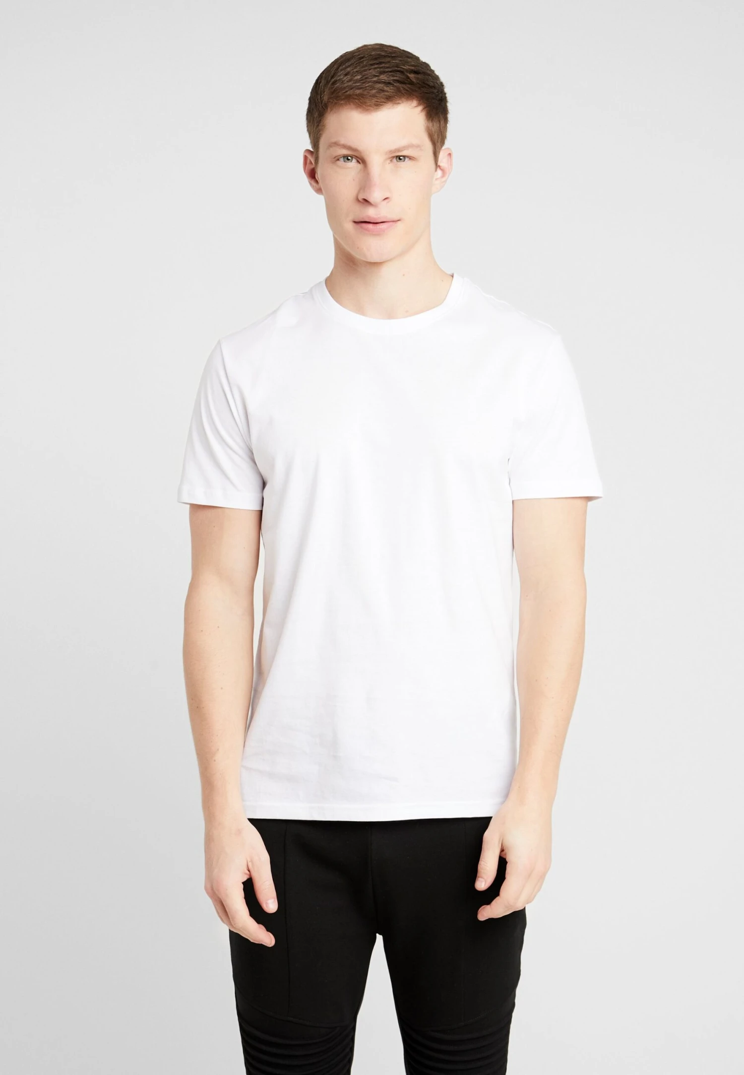 Pier One 5 PACK - T-shirt Basic - White 3 Pier One 5 PACK - T-shirt Basic - White - obrazek 3