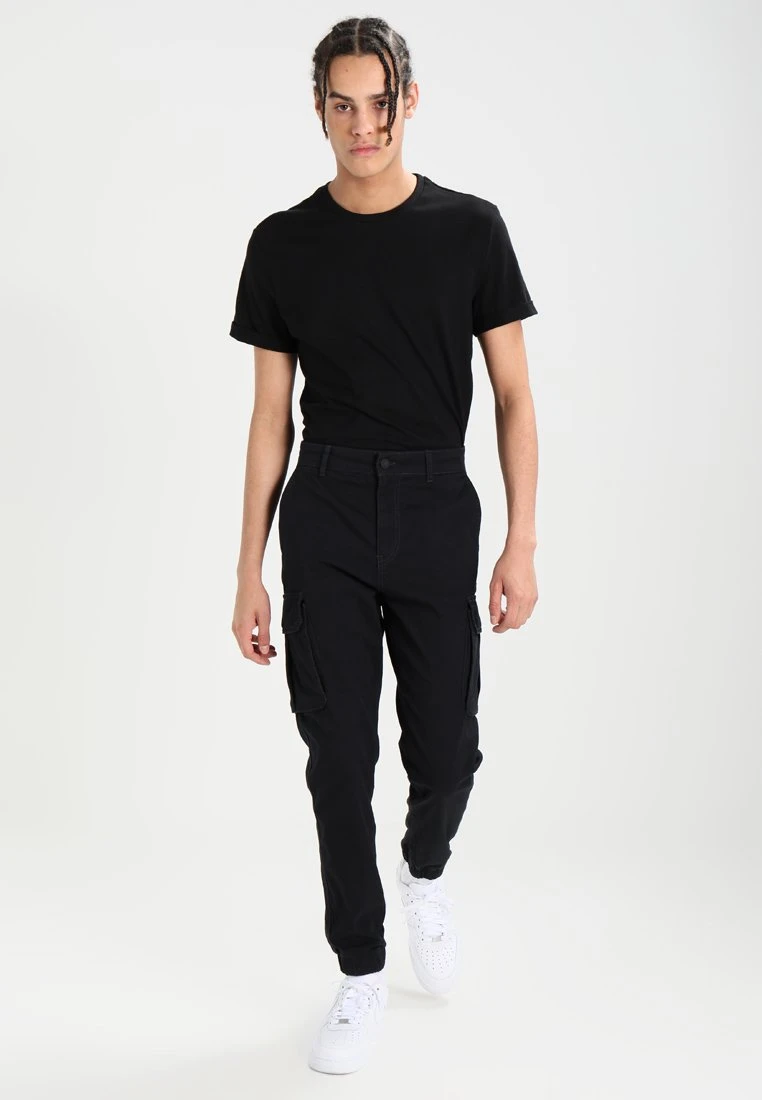 Pier One CUFFED SKINNY TROUSER - Bojówki - Black 2 Pier One CUFFED SKINNY TROUSER - Bojówki - Black - obrazek 2