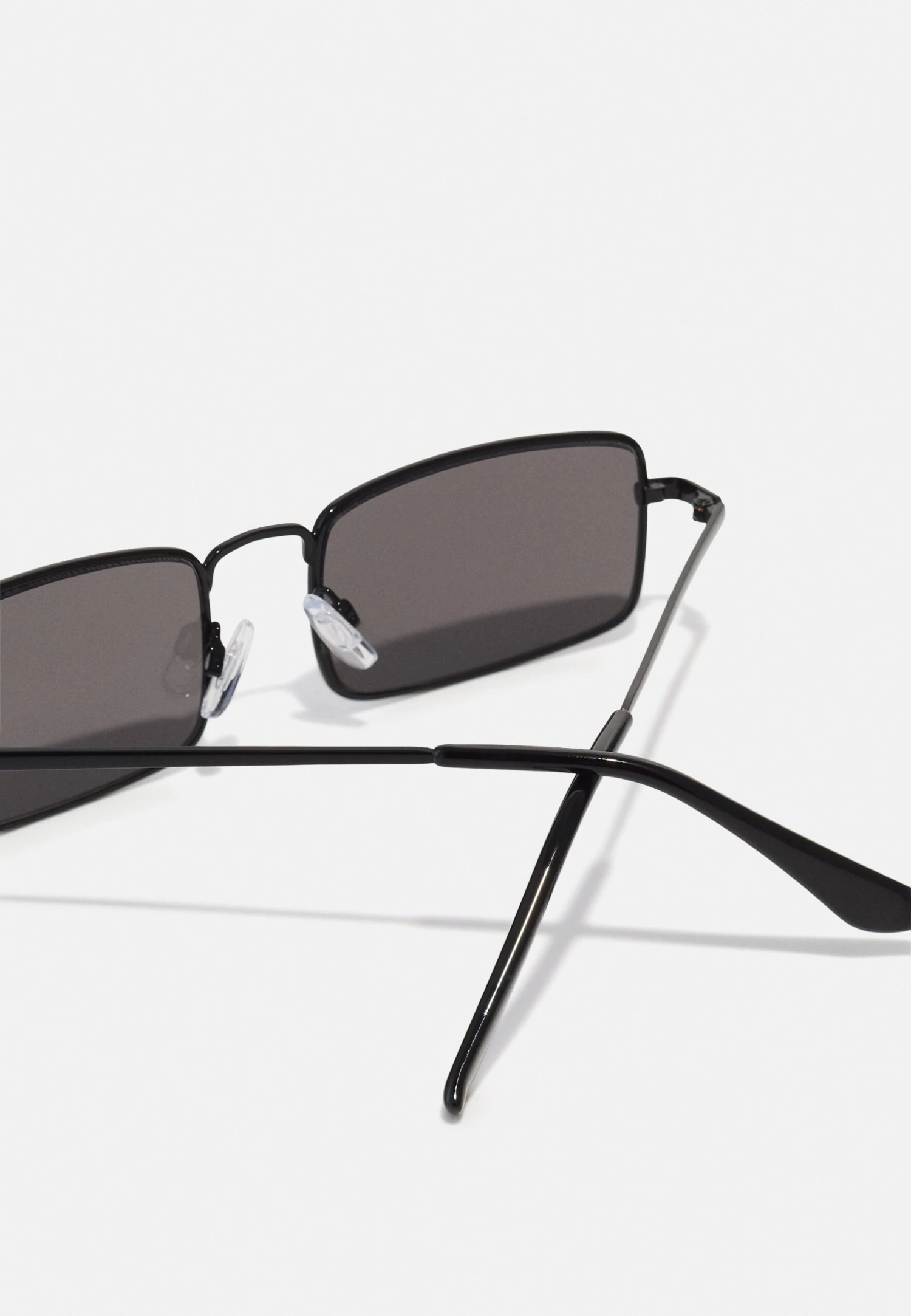 Pier One Okulary Przeciwsłoneczne - Black 2 Pier One Okulary Przeciwsłoneczne - Black - obrazek 2