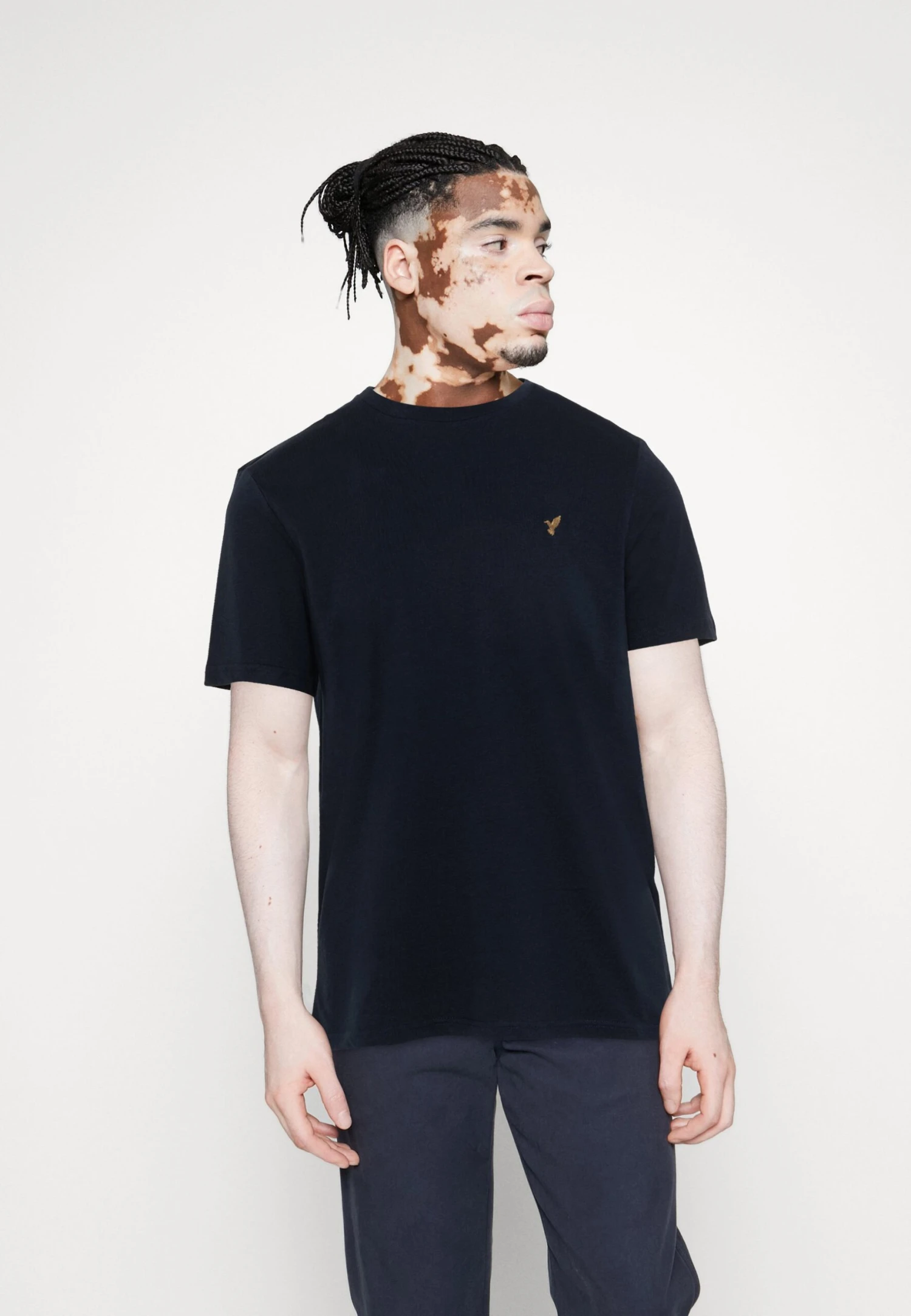 Pier One 3 PACK - T-shirt Basic - White/dark Blue/blue 4 Pier One 3 PACK - T-shirt Basic - White/dark Blue/blue - obrazek 4