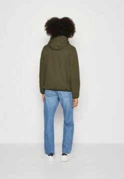 Pier One Kurtka Przeciwdeszczowa - Olive 8 Pier One Kurtka Przeciwdeszczowa - Olive -Pier One 201a940e9ad84ffa9c0c24c0039d760e