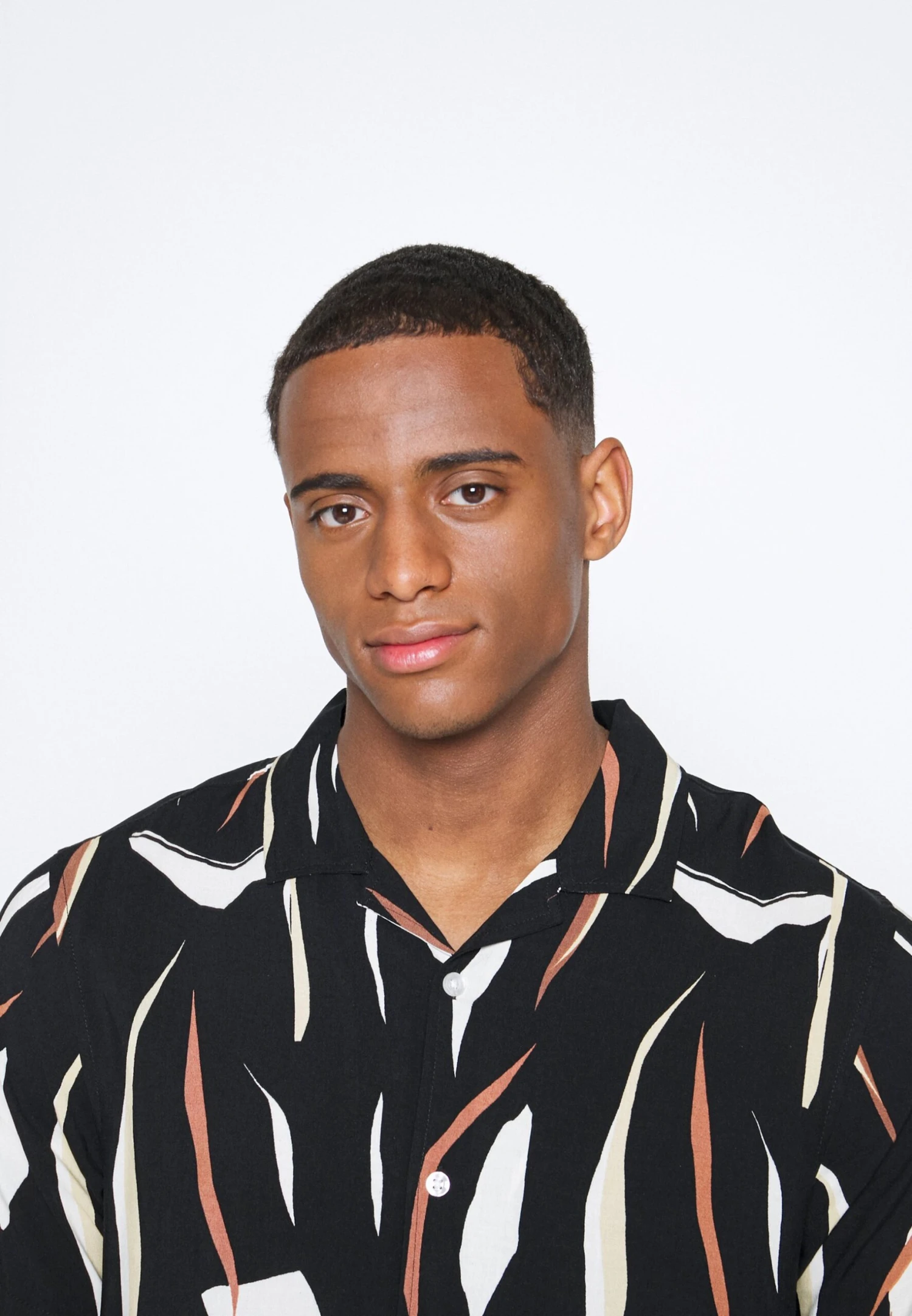 Pier One CONTEMPORARY ART REGULAR RESORT - Koszula - Black 6 Pier One CONTEMPORARY ART REGULAR RESORT - Koszula - Black - obrazek 6