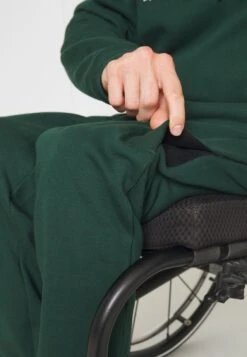 Pier One Spodnie Treningowe - Dark Green -Pier One 2798603756624471b354f03510800ee8