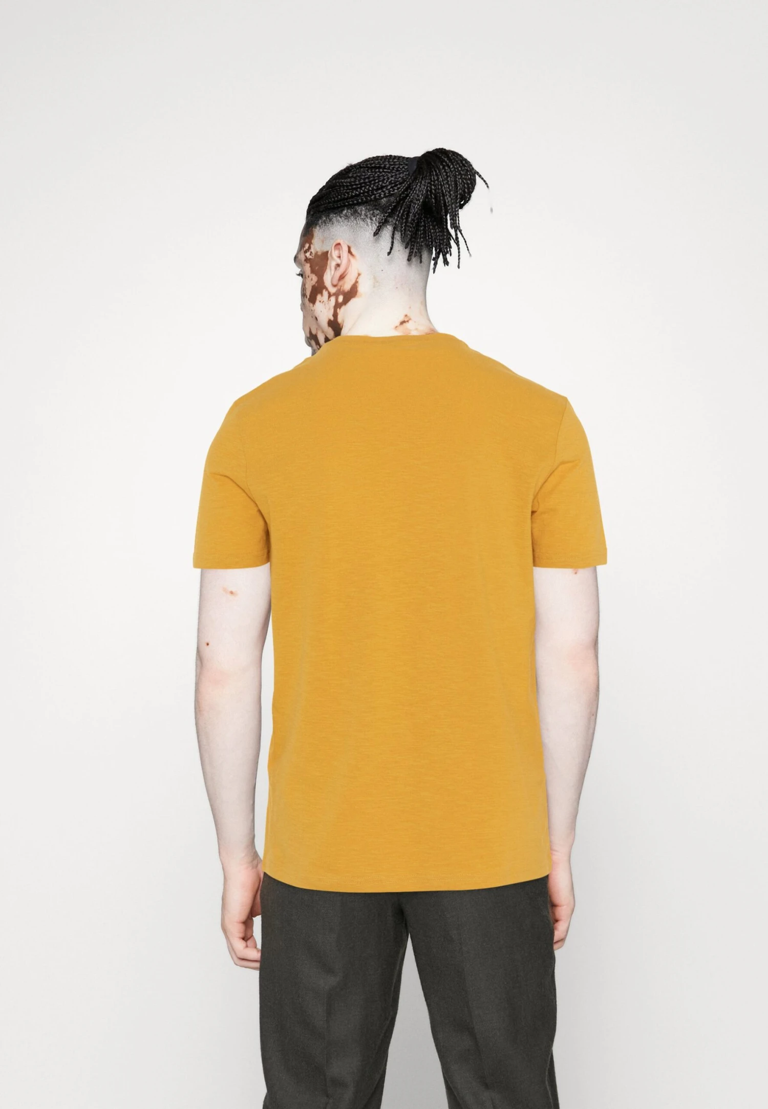 Pier One 7 PACK - T-shirt Basic - White/yellow/lilac 3 Pier One 7 PACK - T-shirt Basic - White/yellow/lilac - obrazek 3