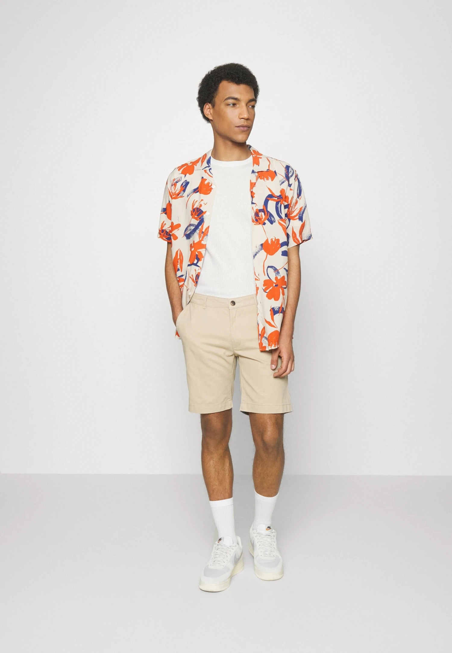 Pier One SLIM FIT RIBBED T-SHIRT 2 PACK - T-shirt Basic - White/black 1 Pier One SLIM FIT RIBBED T-SHIRT 2 PACK - T-shirt Basic - White/black