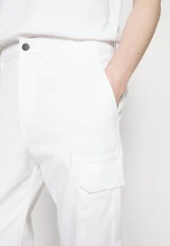 Pier One CUFFED SKINNY TROUSER - Bojówki - White -Pier One 3210064fb06746c49b8f6da54ce68393