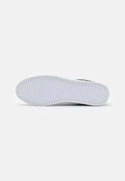 Pier One UNISEX - Sneakersy Niskie - Grey 10 Pier One UNISEX - Sneakersy Niskie - Grey -Pier One 357232cf606541a2ac5c89f393f97280
