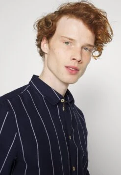 Pier One LINEN MIX STRIPE - Koszula - Dark Blue -Pier One 368860f76af348d18efc7d675b2e5f38