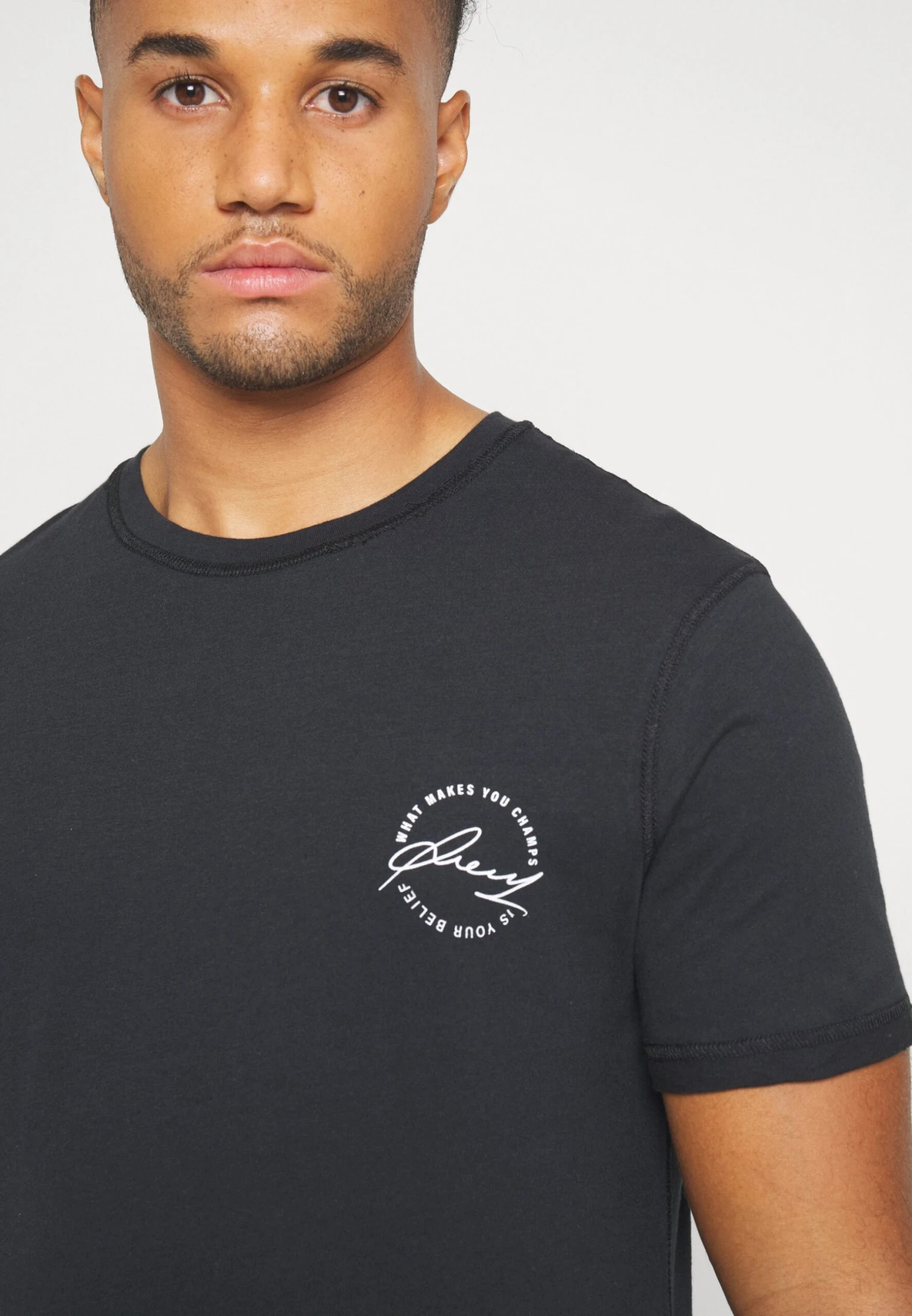 Pier One T-shirt Z Nadrukiem - Black 7 Pier One T-shirt Z Nadrukiem - Black - obrazek 7