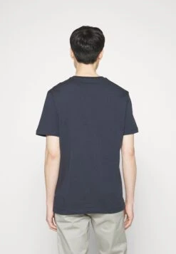 Pier One COCKTAIL TEE - T-shirt Z Nadrukiem - 503 - Dark Blue -Pier One 38497a2249dd47d5ae90f41ac9c92d30