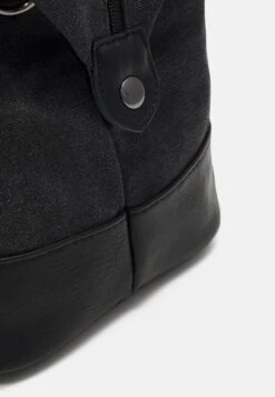 Pier One UNISEX - Torba Podróżna - Black -Pier One 390fd20969e24bffab2b5942d8c452e7