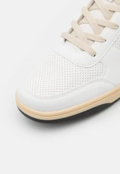 Pier One Sneakersy Wysokie - White 11 Pier One Sneakersy Wysokie - White -Pier One 4139c5b1419647a280655db10f43a30b