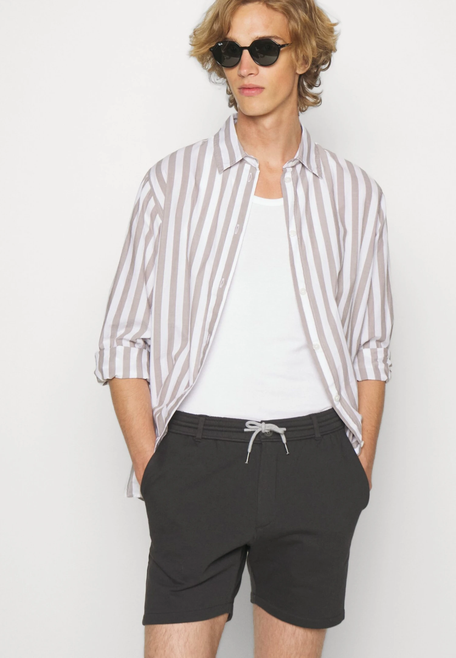 Pier One Spodnie Treningowe - Black 4 Pier One Spodnie Treningowe - Black - obrazek 4