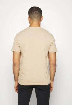 Pier One 3 PACK - T-shirt Basic - Khaki/tan/dark Blue 9 Pier One 3 PACK - T-shirt Basic - Khaki/tan/dark Blue -Pier One 4791eff63e034d17860691ffbf9cb972