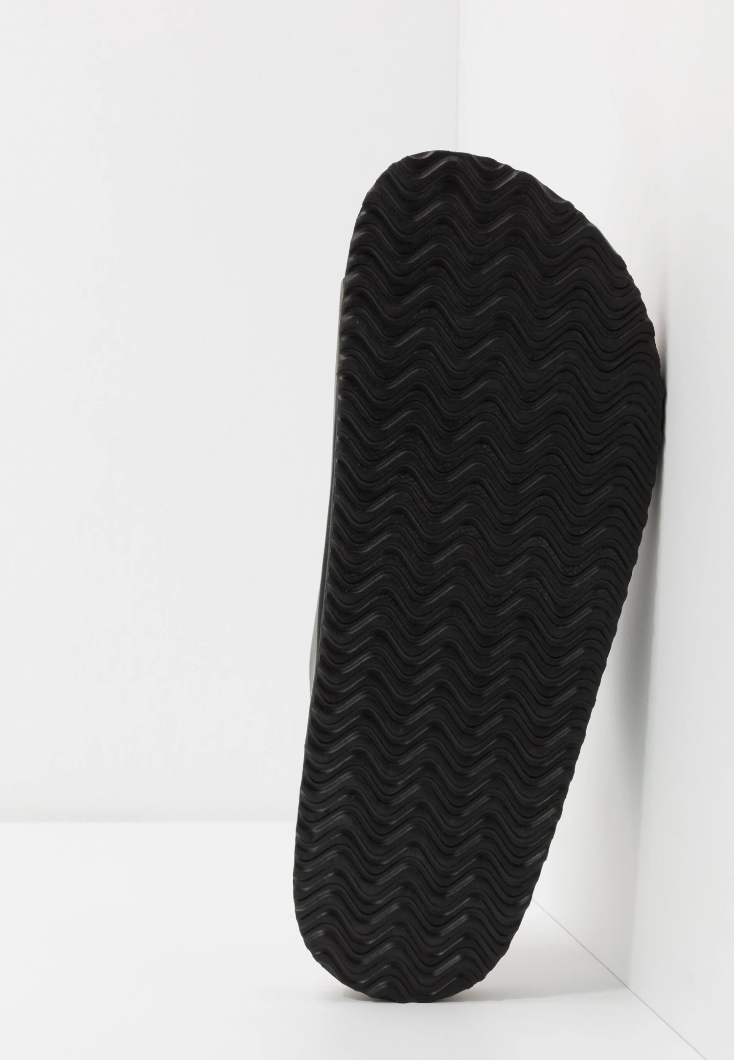 Pier One UNISEX - Kapcie - Black 6 Pier One UNISEX - Kapcie - Black - obrazek 6