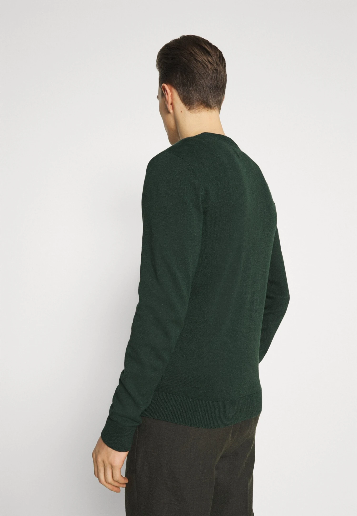 Pier One BASIC CREWNECK - Sweter - Mottled Dark Green 3 Pier One BASIC CREWNECK - Sweter - Mottled Dark Green - obrazek 3