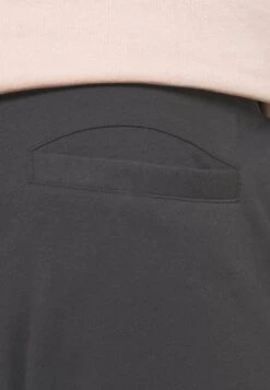 Pier One Spodnie Treningowe - Dark Grey -Pier One 4dba7bd6995145a9b07e0b61cdb4749a