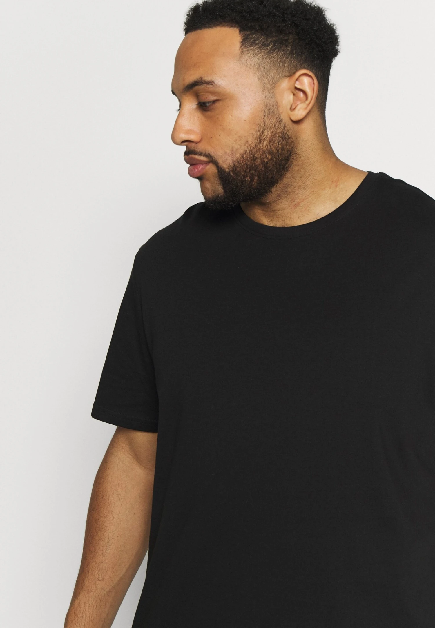 Pier One 2 PACK - T-shirt Basic - Black 4 Pier One 2 PACK - T-shirt Basic - Black - obrazek 4