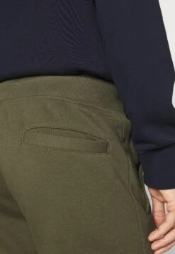 Pier One 2 PACK - Szorty - Black/olive -Pier One 5745bbadef474bd7a879a20b1b19f411