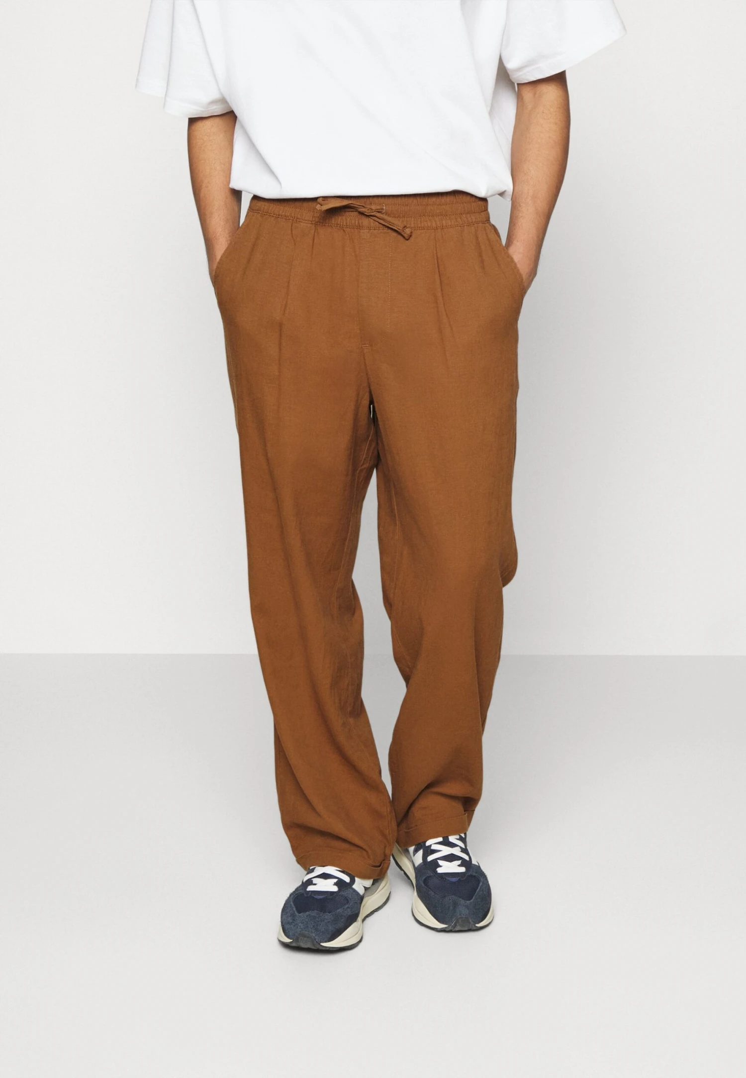 Pier One DRAWCORD TROUSERS LINEN BLEND - Spodnie Materiałowe - Brown 1 Pier One DRAWCORD TROUSERS LINEN BLEND - Spodnie Materiałowe - Brown