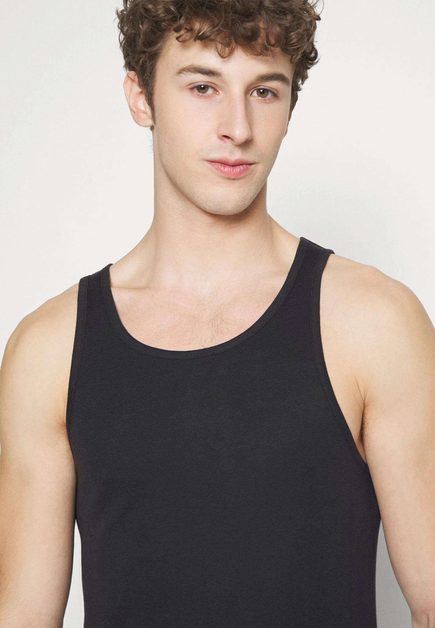 Pier One 5 PACK - Podkoszulki - Black 4 Pier One 5 PACK - Podkoszulki - Black - obrazek 4