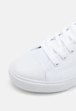 Pier One UNISEX - Sneakersy Niskie - White -Pier One 5dbd9684303a42eda941635bc0da6893