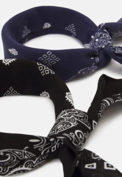 Pier One UNISEX - Chusta - Black/blue/red