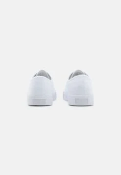 Pier One UNISEX - Sneakersy Niskie - White -Pier One 68b711ddaecd4cfaacd471e0905628b6