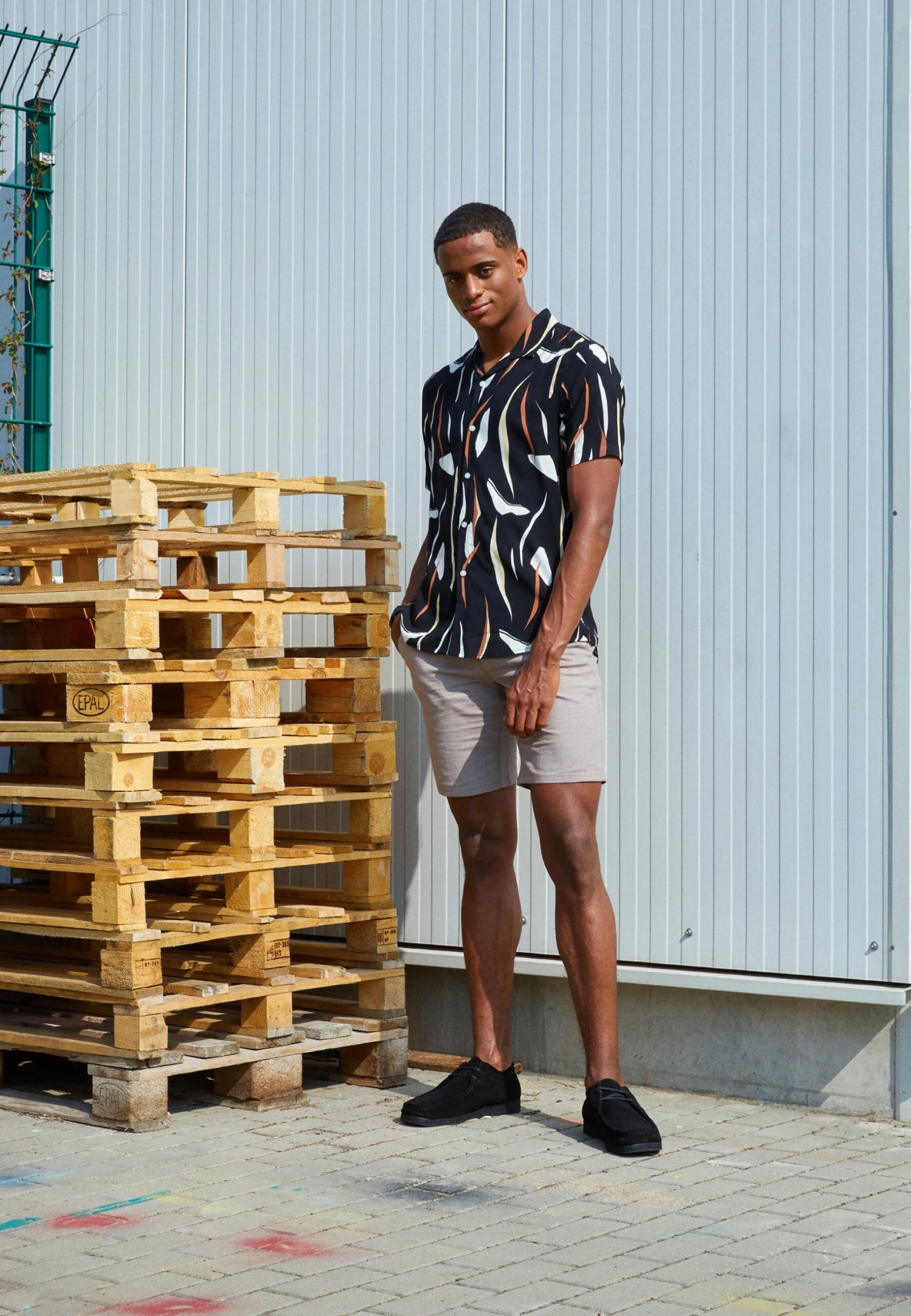 Pier One CONTEMPORARY ART REGULAR RESORT - Koszula - Black 1 Pier One CONTEMPORARY ART REGULAR RESORT - Koszula - Black