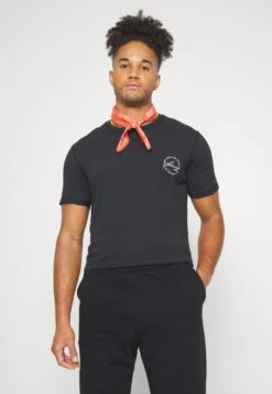 Pier One T-shirt Z Nadrukiem - Black 17 Pier One T-shirt Z Nadrukiem - Black -Pier One 724f94b100f34243bdb2d14ecde34091