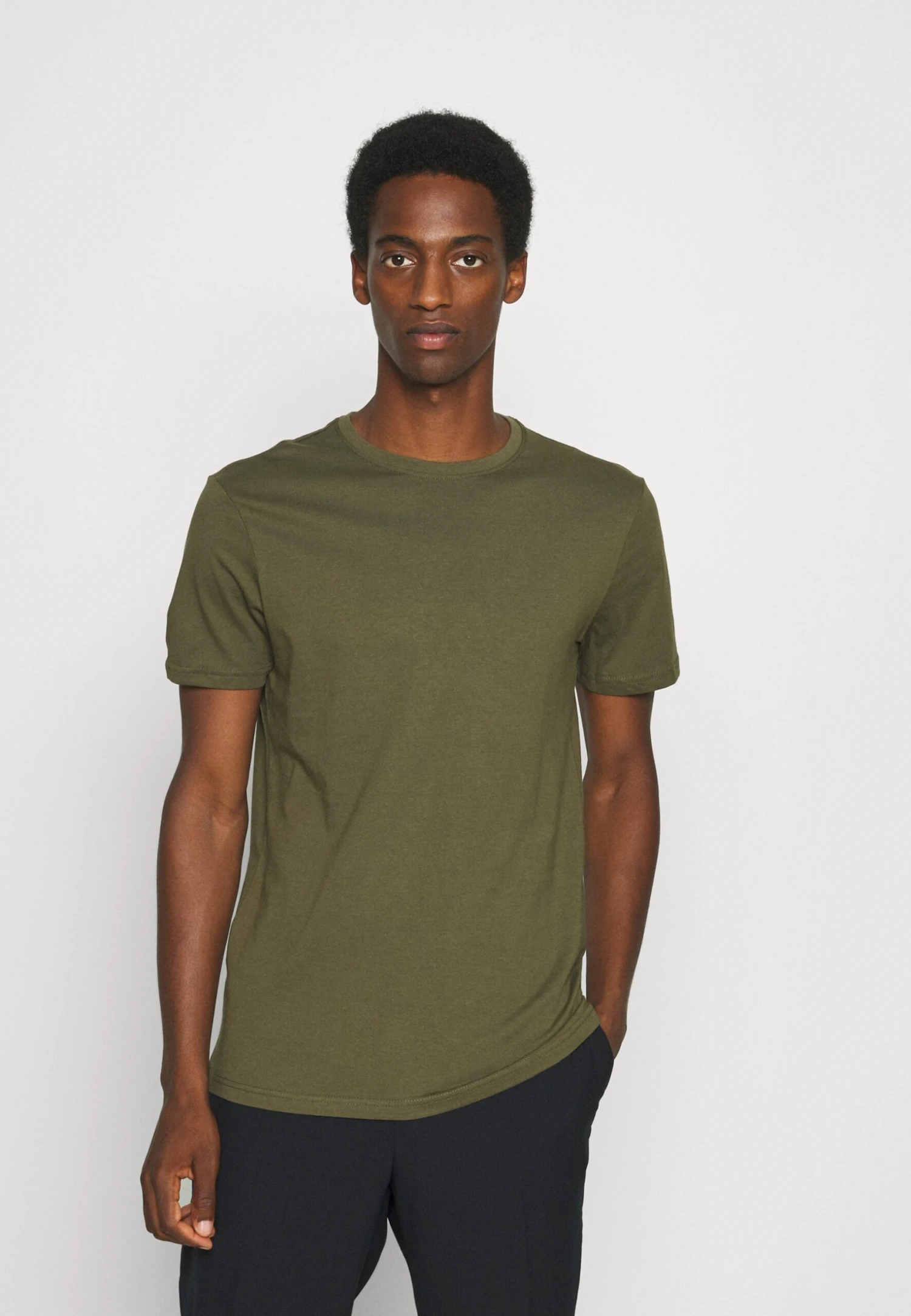 Pier One 5 PACK - T-shirt Basic - White/dark Grey/black 5 Pier One 5 PACK - T-shirt Basic - White/dark Grey/black - obrazek 5