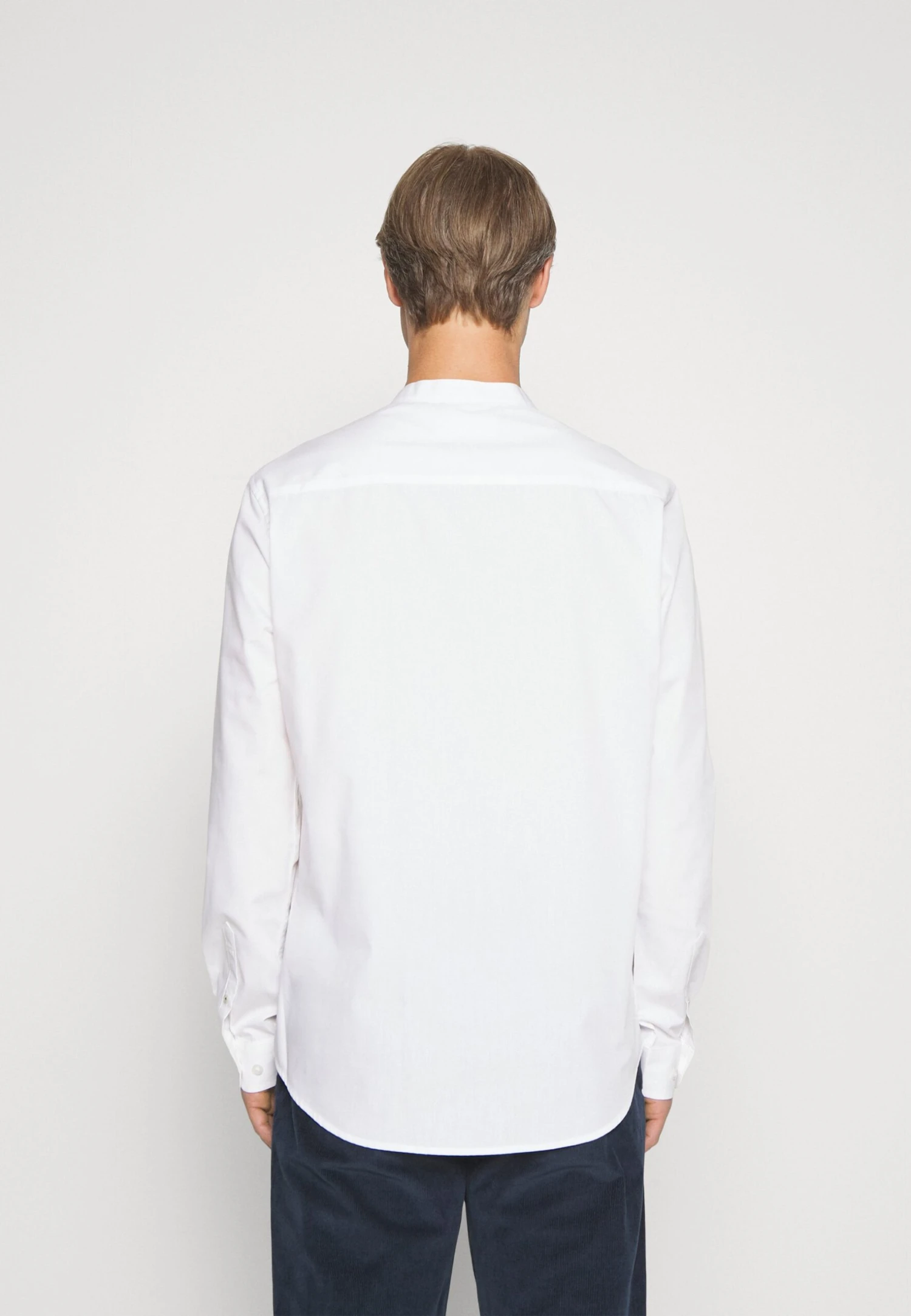 Pier One 2 PACK - Koszula - White/olive 2 Pier One 2 PACK - Koszula - White/olive - obrazek 2