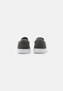 Pier One UNISEX - Sneakersy Niskie - Grey 8 Pier One UNISEX - Sneakersy Niskie - Grey -Pier One 7c950f1e7b024aca9c245930cc2d1a1f