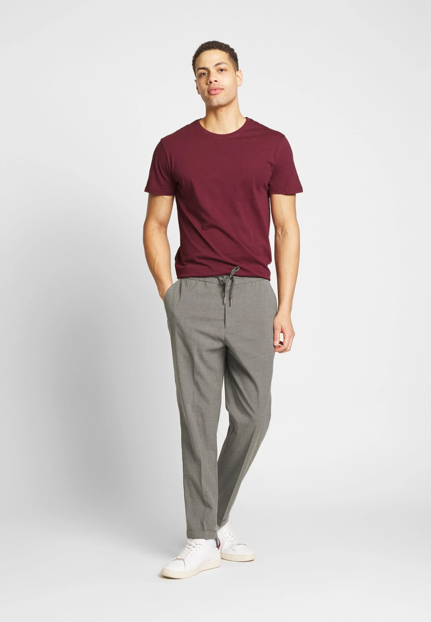 Pier One 3 PACK - T-shirt Basic - White/dark Blue/red 2 Pier One 3 PACK - T-shirt Basic - White/dark Blue/red - obrazek 2