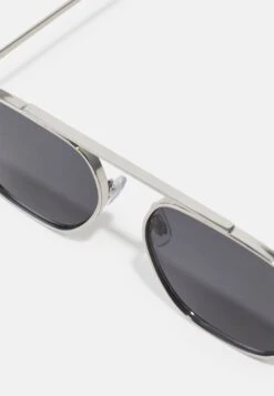 Pier One Okulary Przeciwsłoneczne - Silver-coloured 8 Pier One Okulary Przeciwsłoneczne - Silver-coloured -Pier One 7d8386e687b348308fc460282594e4fb