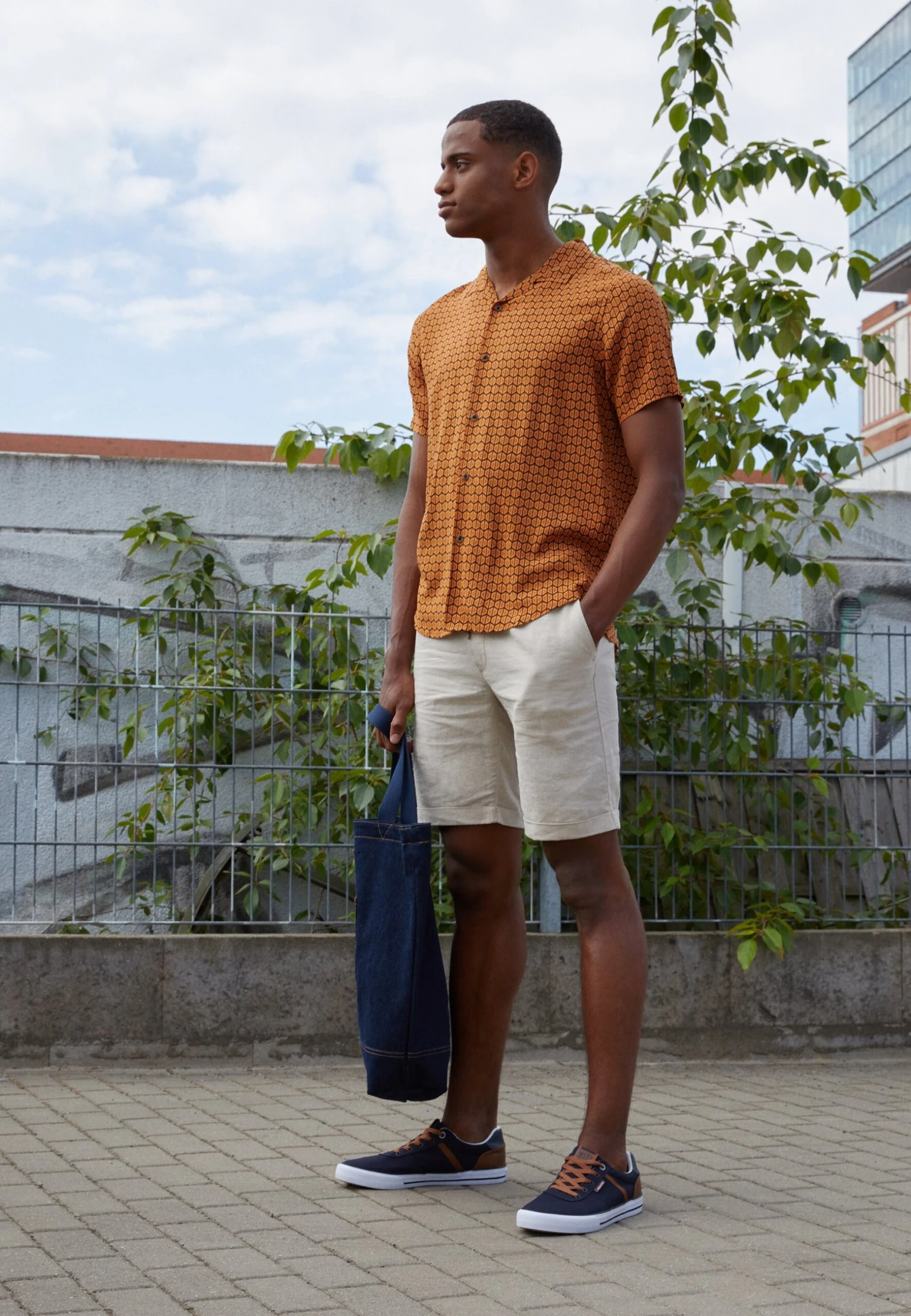 Pier One LINEN BLEND DRAWCORD SHORTS - Szorty - Beige 1 Pier One LINEN BLEND DRAWCORD SHORTS - Szorty - Beige