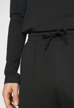 Pier One Piżama - Black 11 Pier One Piżama - Black -Pier One 842cc55e81224f6ca06ad94aae25d25c