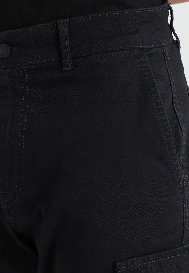 Pier One CUFFED SKINNY TROUSER - Bojówki - Black 4 Pier One CUFFED SKINNY TROUSER - Bojówki - Black - obrazek 4