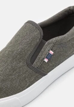 Pier One UNISEX - Sneakersy Niskie - Grey 11 Pier One UNISEX - Sneakersy Niskie - Grey -Pier One 8a4965b673914b6e847d91199f0f296d