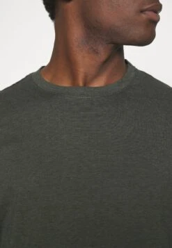 Pier One Piżama - Black/khaki 11 Pier One Piżama - Black/khaki -Pier One 8a5272d08a1247d6ba842d412e30baf3