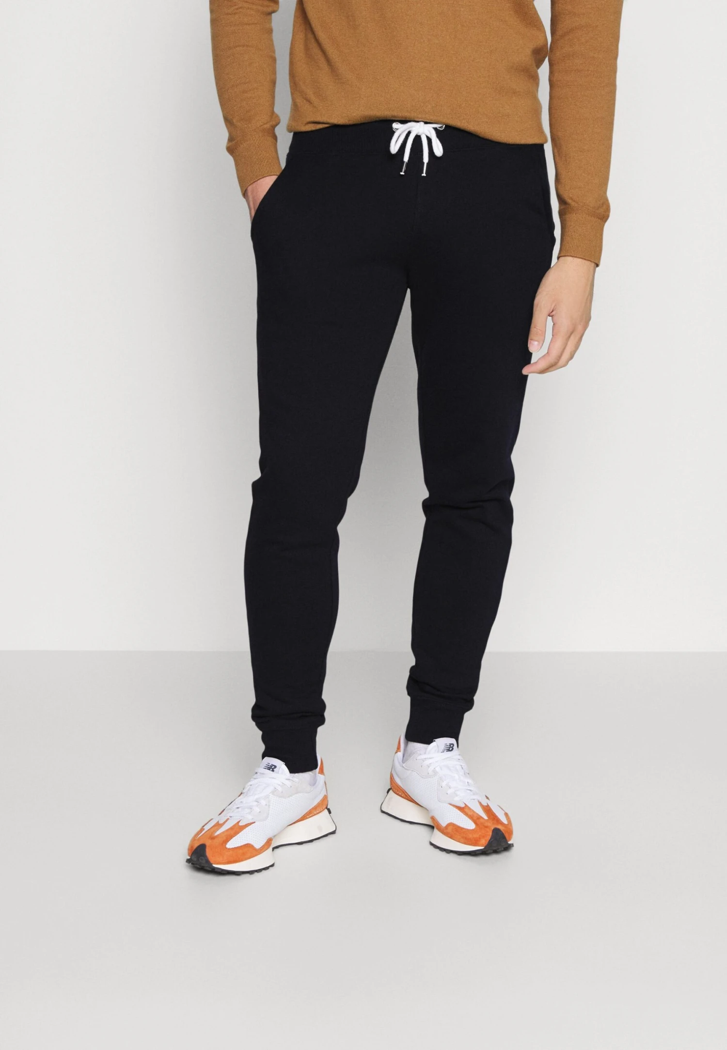 Pier One 2 PACK - Spodnie Treningowe - Dark Brown/black 4 Pier One 2 PACK - Spodnie Treningowe - Dark Brown/black - obrazek 4