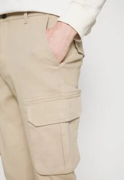 Pier One CUFFED SKINNY TROUSER - Bojówki - Tan -Pier One 8ec95880e2f64caba6629462ca4a4d4f