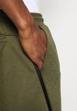 Pier One Spodnie Treningowe - Olive 7 Pier One Spodnie Treningowe - Olive -Pier One 92124823220646329f52c61a38cf8de5