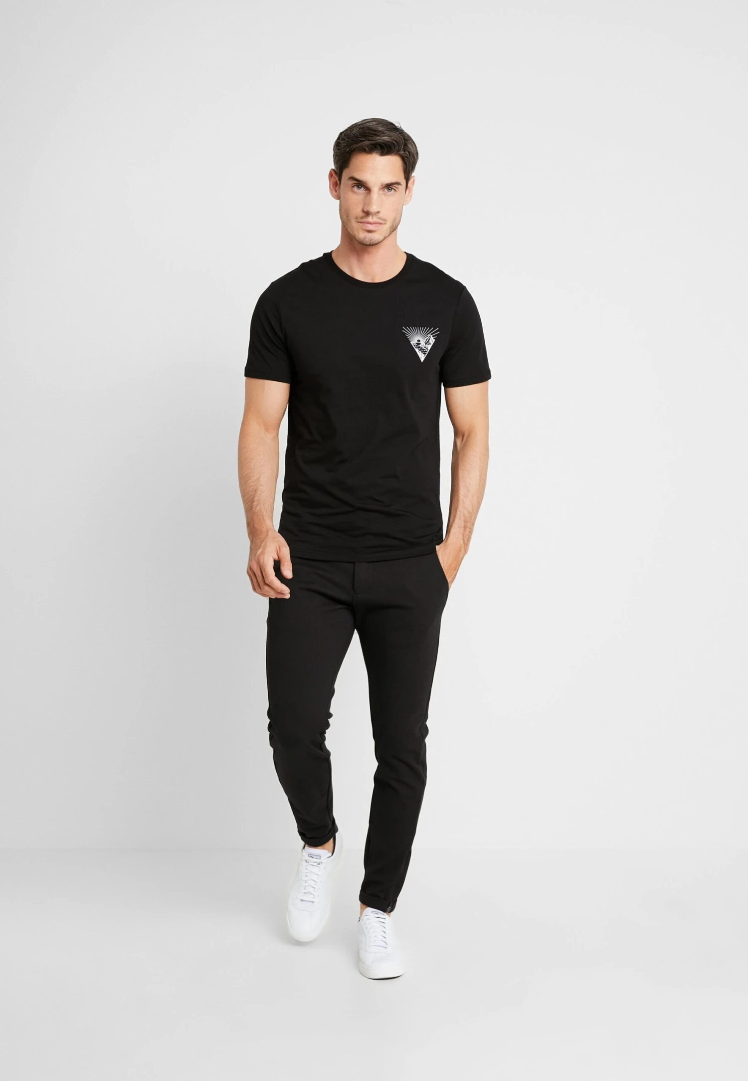 Pier One T-shirt Z Nadrukiem - Black 2 Pier One T-shirt Z Nadrukiem - Black - obrazek 2