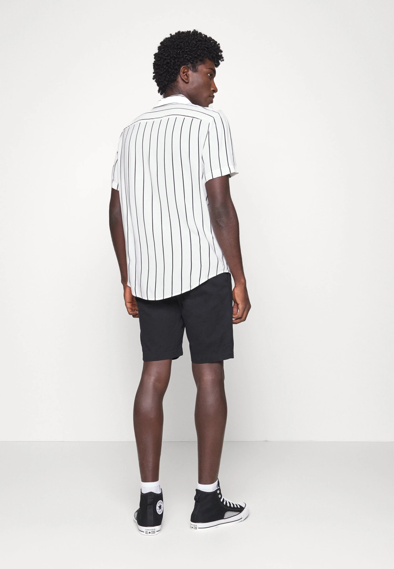 Pier One 2 PACK - Koszula - Black/white 5 Pier One 2 PACK - Koszula - Black/white - obrazek 5