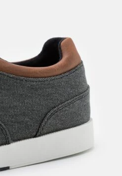 Pier One Sznurowane Obuwie Sportowe - Black 11 Pier One Sznurowane Obuwie Sportowe - Black -Pier One b5777430521a4850bf35d69d902f196f