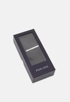 Pier One SET - Krawat - Black 7 Pier One SET - Krawat - Black -Pier One b6f134e0211046c2b37e1bc8ea8571a9