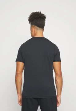 Pier One T-shirt Z Nadrukiem - Black 15 Pier One T-shirt Z Nadrukiem - Black -Pier One b787a521d38b46898b2326e8e067807e